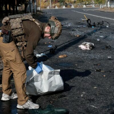 Copertina di Kiev: “Ora i negoziati con Usa”. A Mosca torna “Armageddon”