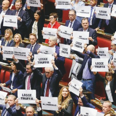 Copertina di Melonellum, approvata la nuova legge truffa.  Già pronti i ricorsi alla Consulta