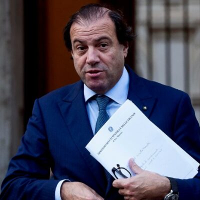 Copertina di L’Ue chiude all’Italia sulla flessibilità. E il governo ora guarda alle banche
