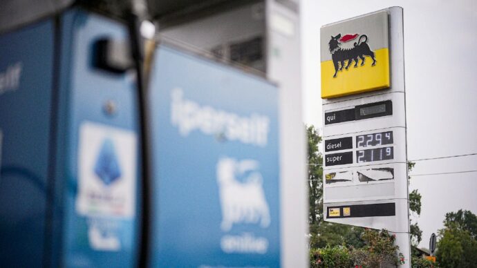 L’Eni  contro i video critici sul “price cap” e le bollette:  “Ci infamano, cancellateli”