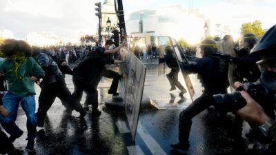 Copertina di Proteste studenti francesi, il videoreporter Dufresne: “Così li stanno schedando tutti”