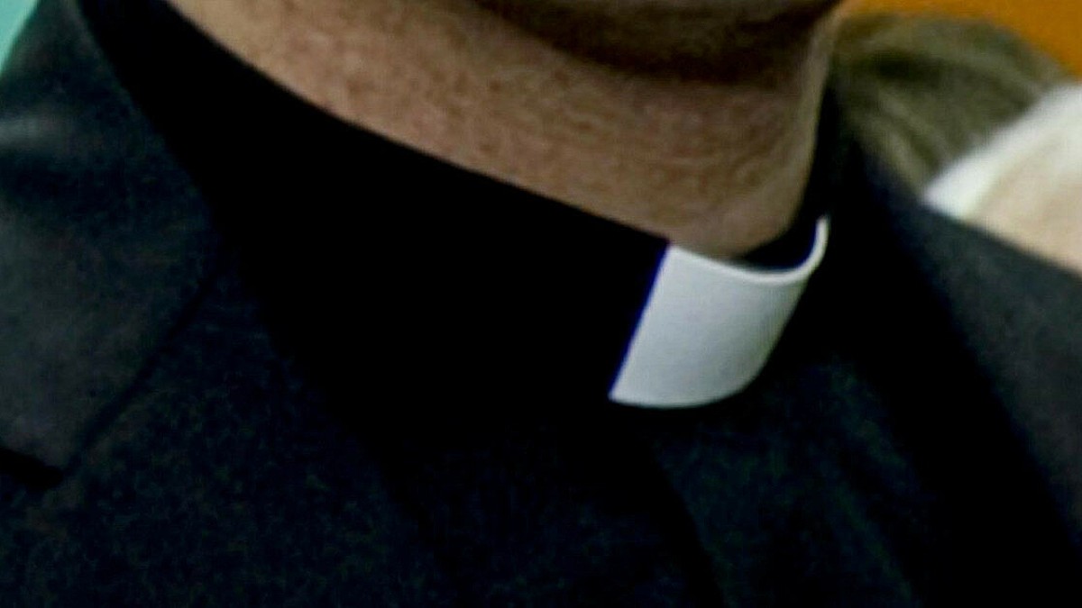 sacerdote della diocesi di locri gerace ai domiciliari per maltrattamenti da Ilfattoquotidiano.it sacerdote della diocesi di locri gerace ai domiciliari per maltrattamenti