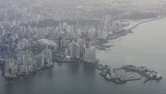 Copertina di Due forti scosse di terremoto a Panama di magnitudo 7.6 e 6.0: persone in strada e palazzi danneggiati. “Allerta tsunami”