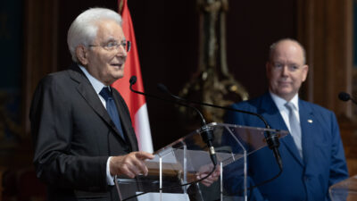 Copertina di Legge elettorale, Mattarella ha promulgato il Melonellum. Le opposizioni ora preparano la battaglia alla Consulta: “Una truffa, sfregia la Costituzione”
