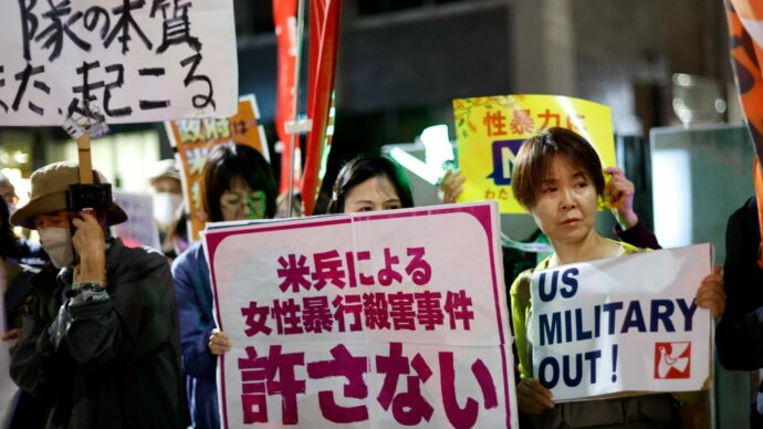 Marine arrestato per l’omicidio di una donna a Okinawa: nuove proteste in Giappone contro le basi militari Usa