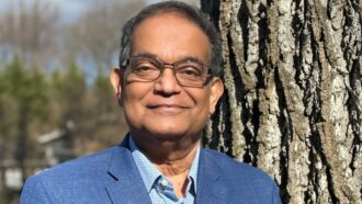 Amitav Acharya: “Stiamo assistendo alla fine della leadership occidentale. Ci aspettano crisi economiche e guerre regionali”