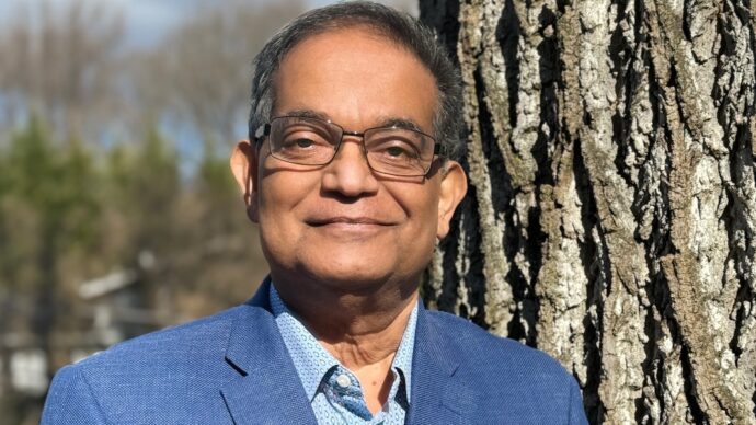 Amitav Acharya: “Stiamo assistendo alla fine della leadership occidentale. Ci aspettano crisi economiche e guerre regionali”