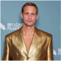 Copertina di “Prendo un sacco di droghe e poi vedo cosa mi viene in mente, quale ispirazione trovo”: parla Alexander Skarsgard 
