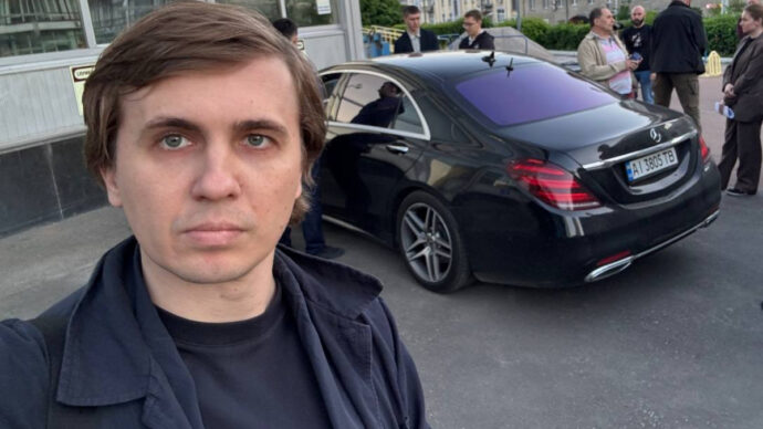Era a Vienna sulle tracce dell’ex procuratore generale latitante: arrestato Mykhailo Tkach, giornalista investigativo della Ukrainska Pravda. L’accusa: “Spionaggio”