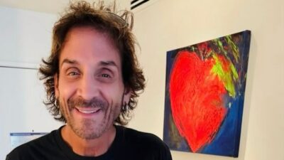 Copertina di “È una situazione spiacevole. Tenete pronte le vostre preghiere”: malore sul palco per Deen Castronovo dei Journey