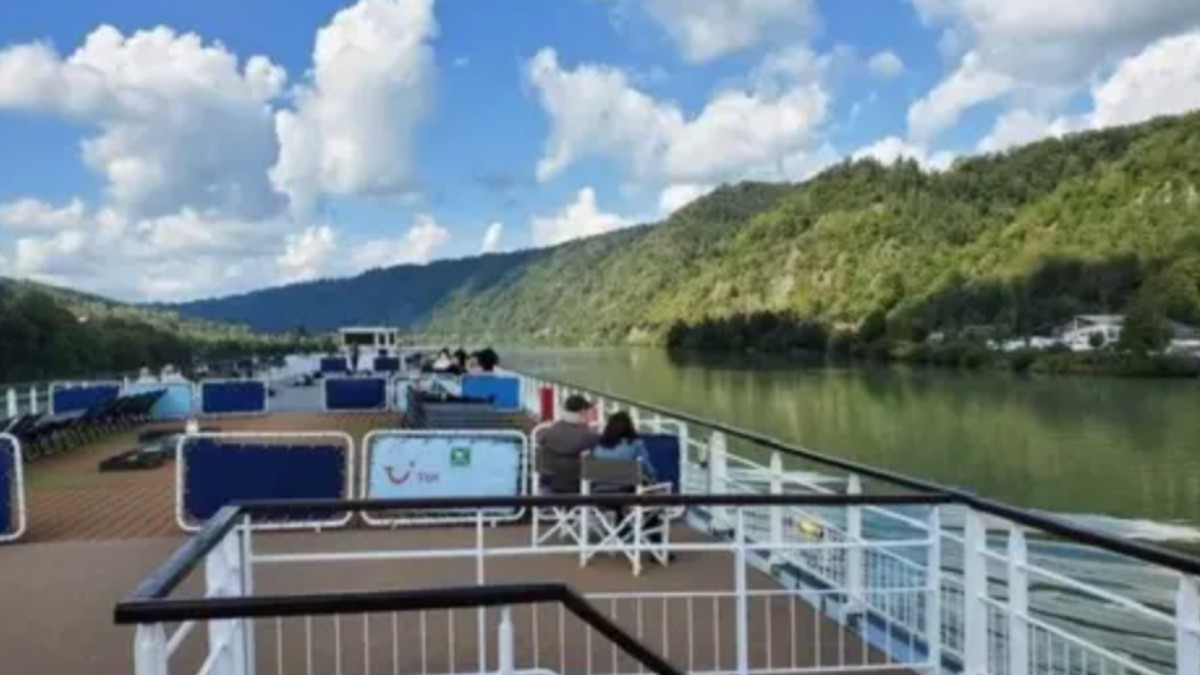 abbiamo prenotato una crociera sul danubio spendendo quasi 4 mila euro ma ci siamo ritrovati a passare ore e ore in pullman ci sentiamo presi in giro la protesta dei passeggeri da Ilfattoquotidiano.it abbiamo prenotato una crociera sul danubio spendendo quasi 4 mila euro ma ci siamo ritrovati a passare ore e ore in pullman ci sentiamo presi in giro la protesta dei passeggeri