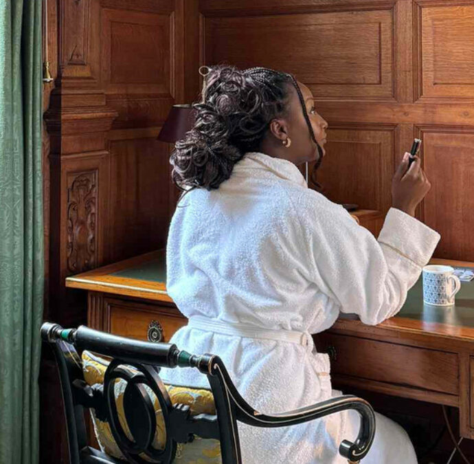 “Ho lasciato il mio lavoro in polizia con pochi risparmi e dopo avere viaggiato per Asia e Australia, sono finita a visitare castelli e luoghi storici. Non ci credevo, ma è diventata la mia professione”: la storia di Jacklynn B.