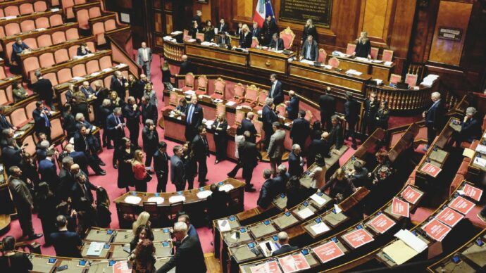 Si salvi chi può:  gli staff dei ministri  si piazzano già nei colossi di Stato
