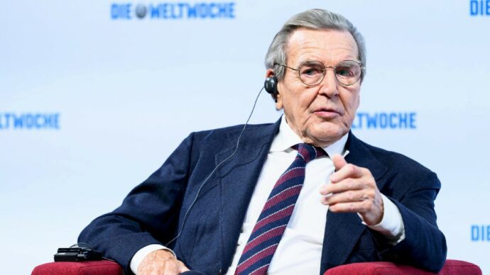 Schröder festeggia insieme con Putin  “Vergogna” contro “Lo fa per la pace”