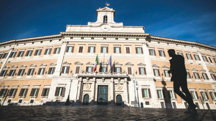 Salta l’adeguamento all’inflazione dei vitalizi Ex eletti in rivolta: “Illegittimo, ricorsi pronti”