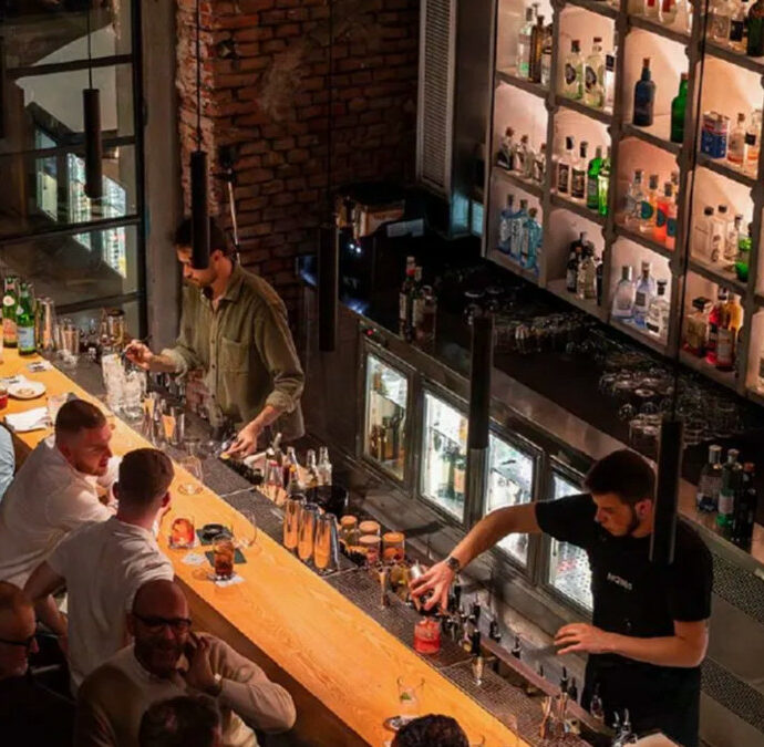Il secondo miglior bar del mondo è italiano: Moebius di Milano dietro solo al Bar Leone di Hong Kong. La classifica 2026 di World’s 50 Best Bars