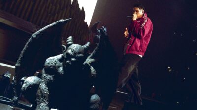 Copertina di Kid Yugi in concerto a Milano: “Gli anni passano, ma in questa nazione non cambia mai un ca**o”, poi l’appello “Free Tony Boy”. Il suo nome spunta per il toto-Big di Sanremo 2027