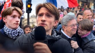 Un liceale parigino parla di banlieue e conquista la Francia che protesta: da noi chi coinvolgerà i giovani?