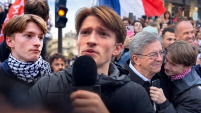 Copertina di Un liceale parigino parla di banlieue e conquista la Francia che protesta: da noi chi coinvolgerà i giovani?