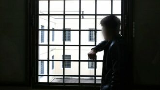 Copertina di “La segregazione dei minori è illegale, si dimetta il direttore del carcere di Malta”, l’avvocato del 15enne detenuto: “Inadatto”