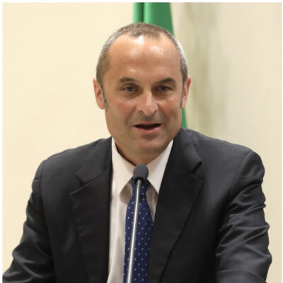 Copertina di Giustizia, alta tensione tra Forza Italia e FdI: gli azzurri preparano “iniziative” contro il blocco del ddl sugli smartphone