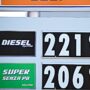 Copertina di Caro carburanti, le imprese di autotrasporto siciliane si fermano dal 16 al 22 ottobre: l’annuncio di Confindustria Catania