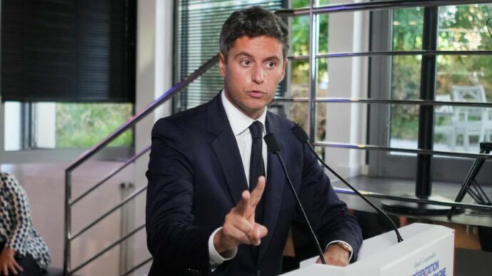 L’ex premier Attal lancia l’attacco a Mélenchon