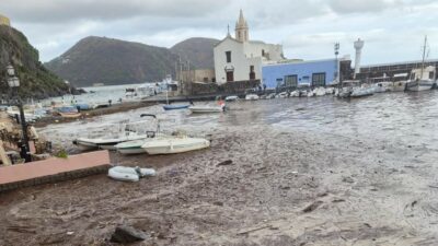 Copertina di Nubifragi, allagamenti e frane: il maltempo flagella il Sud