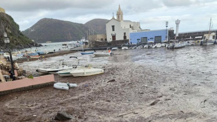 Nubifragi, allagamenti e frane: il maltempo flagella il Sud