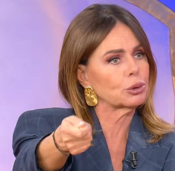 “Io lo chiamo col suo nome. Era un cancro, ed era maligno, al rene. Quando me l’hanno detto ho pensato: ‘A me? No, succede agli altri’… Ne parlo perché la prevenzione deve essere gratuita per tutti”: così Paola Perego
