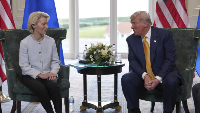 Dal patto con Putin sul gasolio russo al benservito a Zelensky fino al rischio di stop armi a Kiev: Trump allarga la frattura tra Usa e Ue