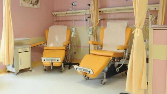 Copertina di Molise, in vendita il reparto di radioterapia: il privato fa affari d’oro e la sanità pubblica sparisce. Ai pazienti resta un’assistenza tra le peggiori d’Italia