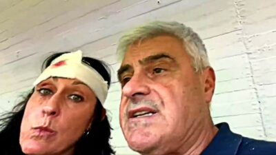 Copertina di Choc a Giulianova: tifosi aggrediscono due cronisti. Giornalista ferita alla testa: “Hanno dato l’ennesimo cazzotto al vetro”