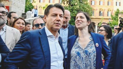 Copertina di Scintille Conte-Schlein su Renzi: “Elly garante”. Lei non prende impegni