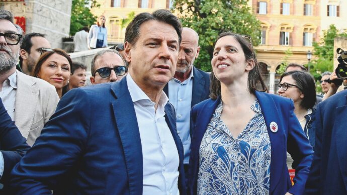 Scintille Conte-Schlein su Renzi: “Elly garante”. Lei non prende impegni