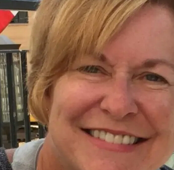“Ho messo in pausa la carriera per occuparmi dei figli. A 50 anni mi sono iscritta a Giurisprudenza, a 64 sono diventata responsabile dell’ufficio legale. All’univesità mi scambiavano per la mamma di uno studente, ma non mi sono arresa”: la storia di Nancy Vinsel