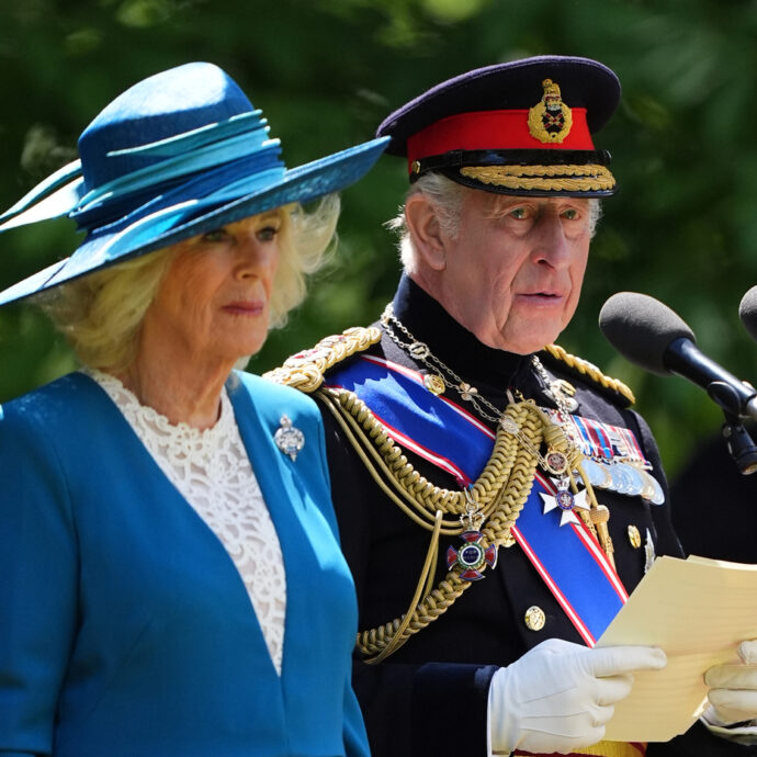 “Re Carlo III ha una brutta abitudine che mi disturba prima di cena”: la rivelazione della regina Camilla