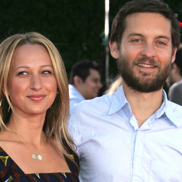 Tobey Maguire celebra le nozze dell’ex moglie Jennifer Meyer con il rampollo Geoffrey Ogunlesi 19 giorni dopo il divorzio. Tra gli invitati Leonardo DiCaprio e Jeff Bezos