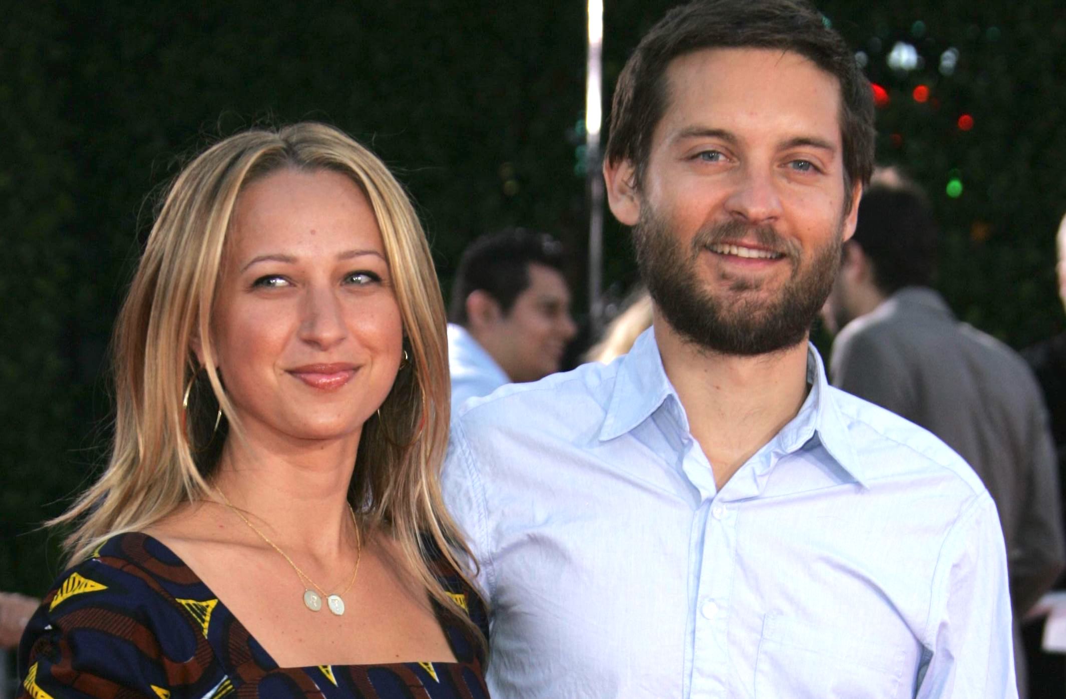 Tobey Maguire celebra le nozze dell’ex moglie Jennifer Meyer con il rampollo Geoffrey Ogunlesi 19 giorni dopo il divorzio. Tra gli invitati Leonardo DiCaprio e Jeff Bezos