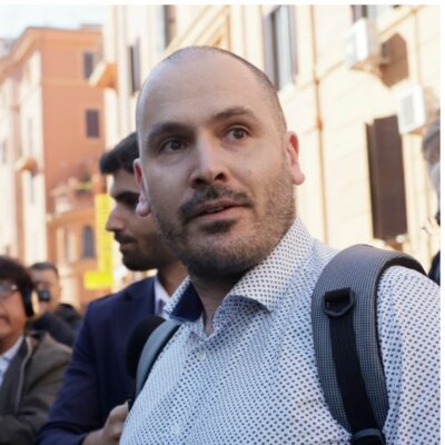 Copertina di Garlasco, Sempio: “Chiariremo tutto”. L’avvocato Cataliotti: “Le nostre analisi scientifiche decisive per scagionarlo. Revisione Stasi? Prima del processo”