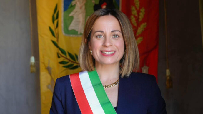 “No al neomelodico che si vanta di avere cantato per i boss”: la sindaca di Termini Imerese non autorizza la festa di quartiere