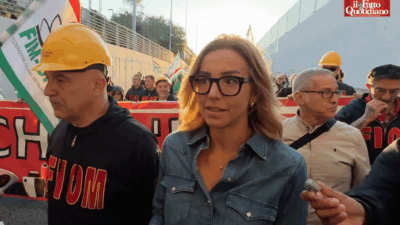 Copertina di Ex Ilva, la sindaca Salis in corteo: “Genova può andare avanti senza Taranto”. I sindacati: “Il governo trovi le bobine altrove”