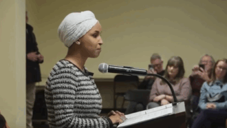 Copertina di Blitz degli agenti federali a casa della deputata americana di origine somala Ilhan Omar. La donna è stata spesso nel mirino di Trump