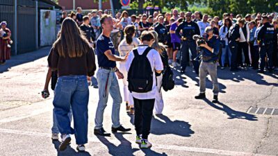 Copertina di Francia, preside e insegnante feriti da colpi di fucile: fermato uno studente 14enne e il padre