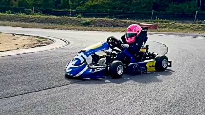 Maxi-squalifica per la bambina prodigio di 5 anni: è stata bandita dalle gare di kart di tutto il mondo