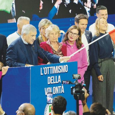 Copertina di Tajani sfida Occhiuto: “Cambiare la linea? Facciamo le primarie”