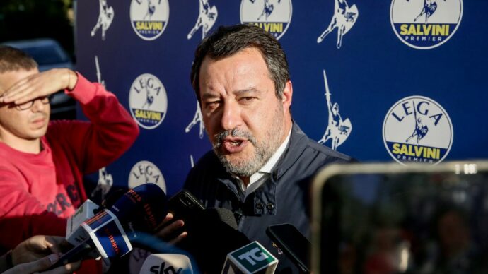 Salvini cambia simbolo e lascia (per finta): la via per blindarsi