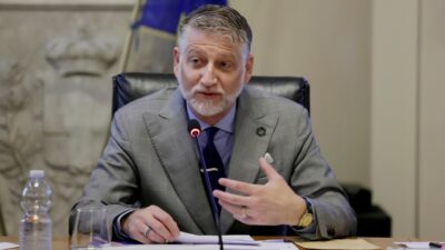 Copertina di Giuli premia Bolsena tra le capitali dell’arte: il consigliere è proprietario dell’hotel di lusso