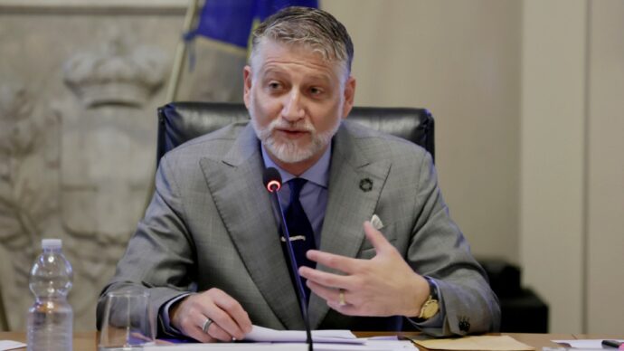 Giuli premia Bolsena tra le capitali dell’arte: il consigliere è proprietario dell’hotel di lusso