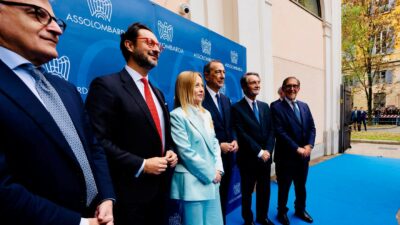 Copertina di Meloni: gruppo di negoziatori a Kiev. E coccola gli imprenditori